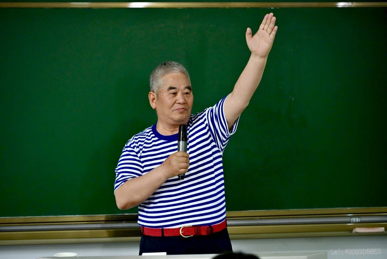 儲吉旺為高校學子講授“畢業最后一課”(圖3) 儲吉旺為高校學子講授“畢業最后一課”(圖3)